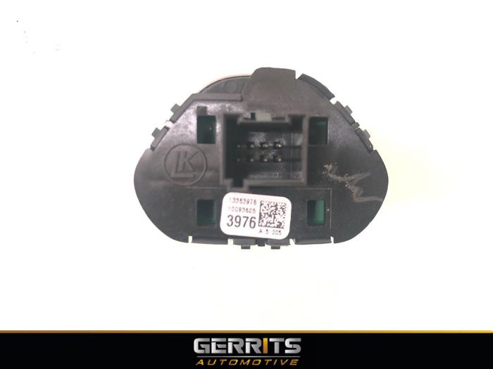 Interruptor de luz de pánico de un Opel Corsa E 1.4 16V 2015