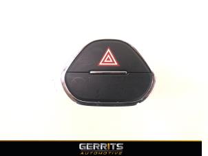 Używane Przelacznik swiatel awaryjnych Opel Corsa E 1.4 16V Cena € 19,99 Procedura marży oferowane przez Gerrits Automotive