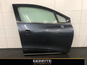 Używane Drzwi prawe przednie wersja 4-drzwiowa Renault Clio IV Estate/Grandtour (7R) 0.9 Energy TCE 90 12V Cena € 399,99 Procedura marży oferowane przez Gerrits Automotive