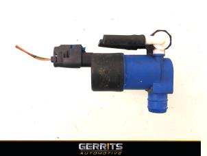 Used Windscreen washer pump Renault Clio IV Estate/Grandtour (7R) 0.9 Energy TCE 90 12V Price € 19,99 Margin scheme offered by Gerrits Automotive