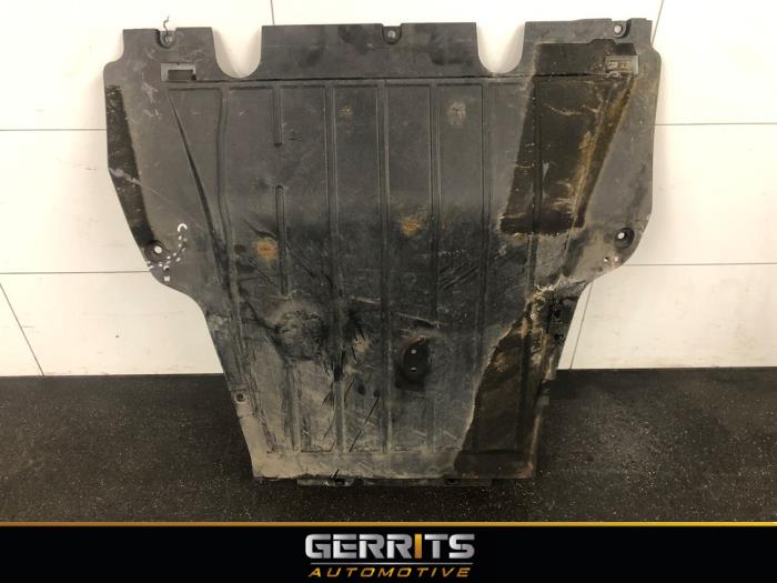 Engine protection panel from a Renault Clio IV Estate/Grandtour (7R) 0.9 Energy TCE 90 12V 2020