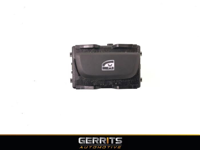 Używane Przelacznik Renault Clio IV Estate/Grandtour (7R) 0.9 Energy TCE 90 12V Cena € 19,99 Procedura marży oferowane przez Gerrits Automotive BV