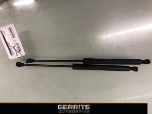 Used Set of tailgate gas struts Renault Clio IV Estate/Grandtour (7R) 0.9 Energy TCE 90 12V Price € 19,99 Margin scheme offered by Gerrits Automotive