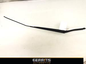 Used Front wiper arm Renault Clio IV Estate/Grandtour (7R) 0.9 Energy TCE 90 12V Price € 19,99 Margin scheme offered by Gerrits Automotive
