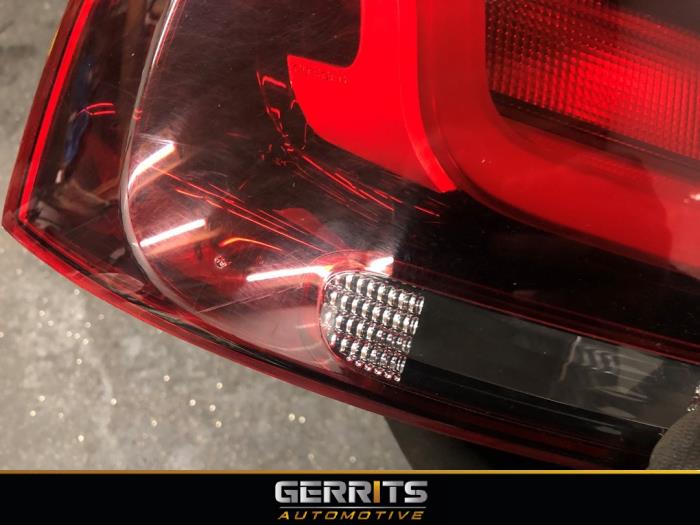 Taillight, left from a Citroën C4 Cactus (0B/0P) 1.2 PureTech 110 12V 2018
