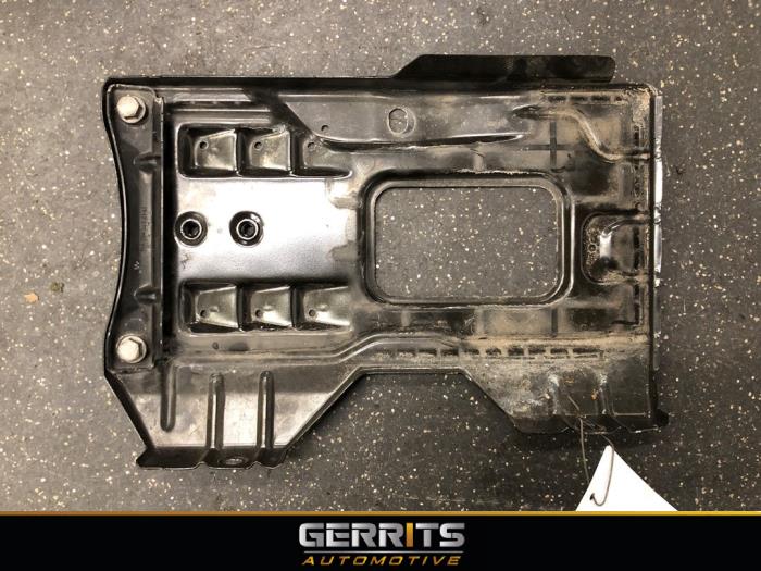 Begagnade Batterilåda Mercedes C (W204) 1.8 C-180 CGI 16V Pris € 24,99 Marginaltabell erbjuds av Gerrits Automotive BV