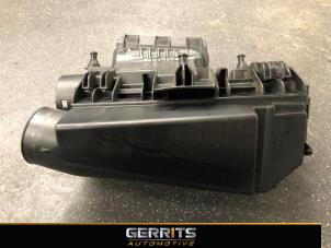 Usagé Boîtier filtre à air Mercedes C (W204) 1.8 C-180 CGI 16V Prix € 49,99 Règlement à la marge proposé par Gerrits Automotive