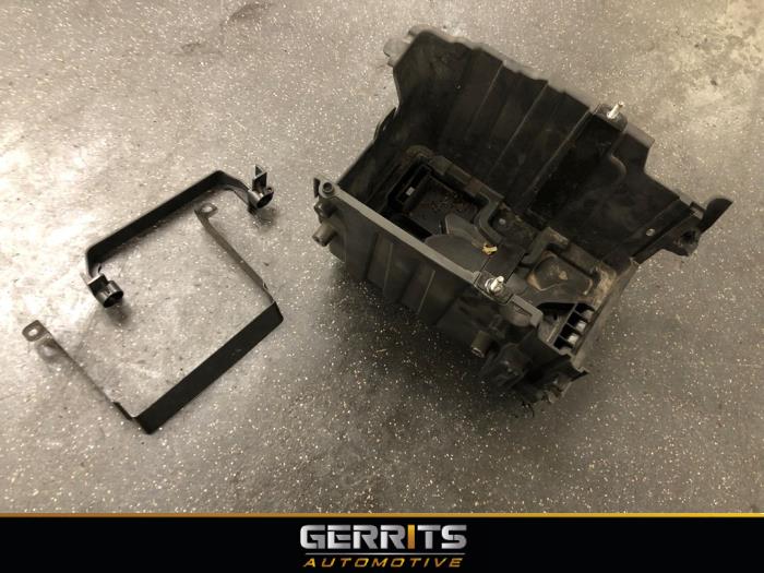 Begagnade Batterilåda Ford Transit Courier 1.5 TDCi 75 Pris € 34,99 Marginaltabell erbjuds av Gerrits Automotive BV