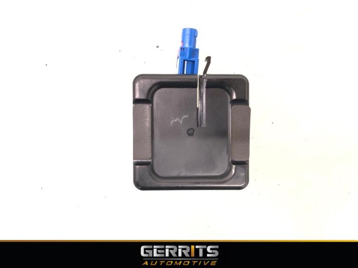 Używane Antena GPS Ford Transit Courier 1.5 TDCi 75 Cena € 19,99 Procedura marży oferowane przez Gerrits Automotive BV