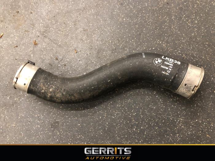 Usagé Tuyau intercooler BMW 3 serie Touring (F31) 318i 1.5 TwinPower Turbo 12V Prix € 49,99 Règlement à la marge proposé par Gerrits Automotive BV