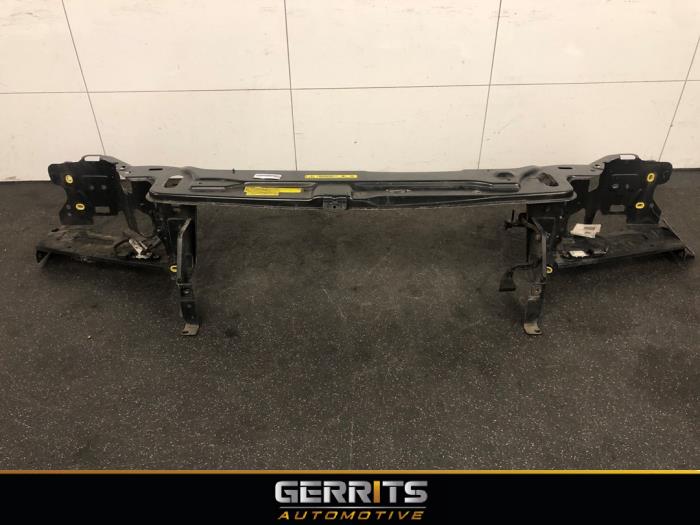 Begagnade Front Volvo XC90 I 2.4 D5 20V Pris € 74,99 Marginaltabell erbjuds av Gerrits Automotive BV