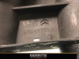 Intercooler Rohr van een Citroën Jumpy 1.6 Blue HDi 95 2017