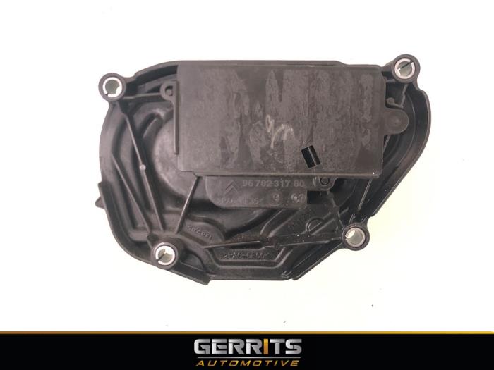 Usagé Couvercle de distribution Peugeot 2008 (UD/UK/UR/US/UX) 1.2 VTi 12V PureTech 130 Prix € 19,99 Règlement à la marge proposé par Gerrits Automotive BV