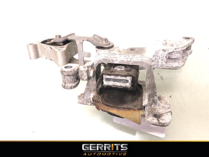 Used Engine mount Mercedes Vito (447.6) 1.6 111 CDI 16V Price € 30,24 Inclusive VAT offered by Gerrits Automotive BV