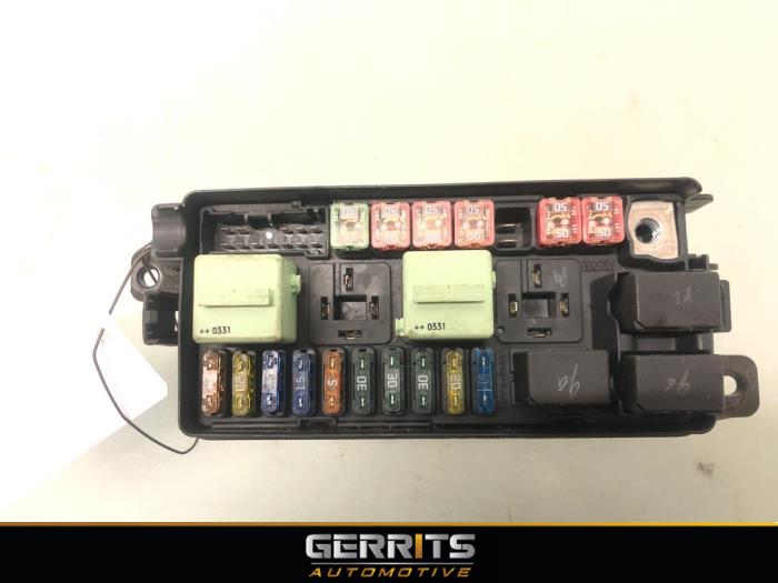 Begagnade Säkringsbox BMW Mini (R50/53) 1.6 16V One Pris € 24,99 Marginaltabell erbjuds av Gerrits Automotive BV