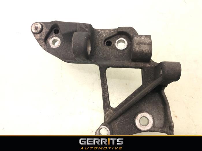 Usagé Support dynamo haut Ford Transit Connect (PJ2) 1.5 TDCi ECOnetic Prix € 36,29 Prix TTC proposé par Gerrits Automotive BV