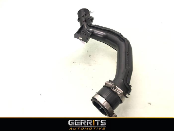 Intercooler Rohr van een Ford Transit Connect (PJ2) 1.5 TDCi ECOnetic 2017