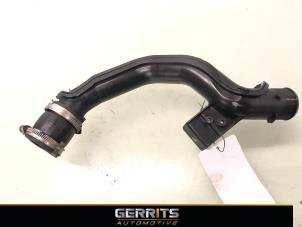 Intercooler Rohr van een Ford Transit Connect (PJ2) 1.5 TDCi ECOnetic 2017