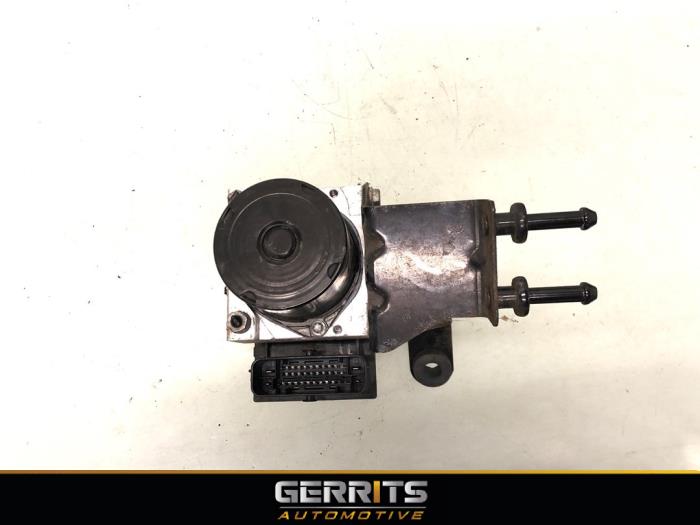 Usagé Pompe ABS Volkswagen Polo IV (9N1/2/3) 1.2 12V Prix € 59,99 Règlement à la marge proposé par Gerrits Automotive BV