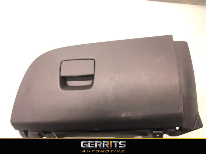 Begagnade Handskfack Opel Corsa E 1.0 SIDI Turbo 12V Pris € 24,99 Marginaltabell erbjuds av Gerrits Automotive BV