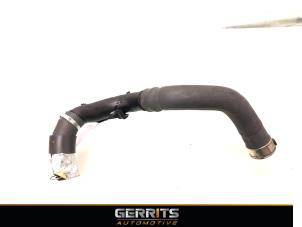 Usagé Tube intercooler Dacia Duster (SR) 1.2 TCE 16V Prix € 49,99 Règlement à la marge proposé par Gerrits Automotive BV
