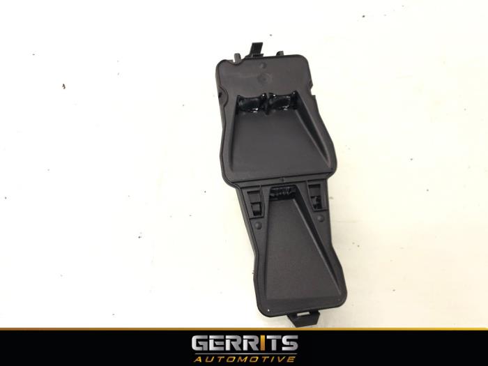 Begagnade Regnsensor Volvo V40 (MV) 2.0 D2 16V Pris € 49,99 Marginaltabell erbjuds av Gerrits Automotive BV