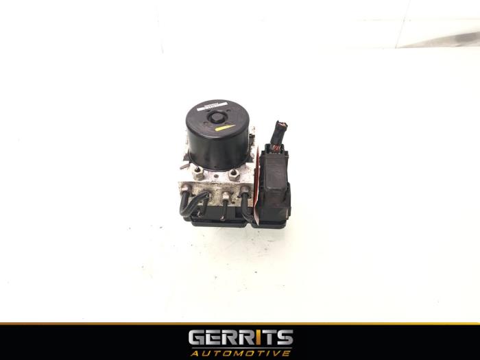 Usagé Bloc ABS Volvo V60 I (FW/GW) 1.6 DRIVe Prix € 74,95 Règlement à la marge proposé par Gerrits Automotive BV