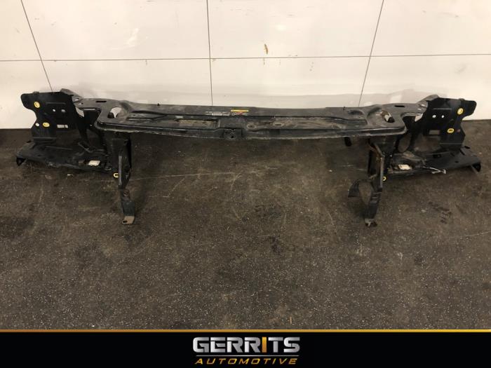 Begagnade Front Volvo XC90 I 2.4 D5 20V Pris € 74,95 Marginaltabell erbjuds av Gerrits Automotive BV