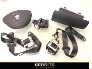 Usagé Set de airbag Dacia Duster (HS) 1.6 16V Prix € 499,99 Règlement à la marge proposé par Gerrits Automotive BV