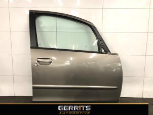Używane Drzwi prawe przednie wersja 4-drzwiowa Mitsubishi Colt (Z2/Z3) 1.5 16V CZ3 Cena € 149,99 Procedura marży oferowane przez Gerrits Automotive BV