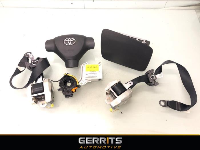 Begagnade Airbagset + modul Toyota Aygo (B10) 1.0 12V VVT-i Pris € 299,99 Marginaltabell erbjuds av Gerrits Automotive BV