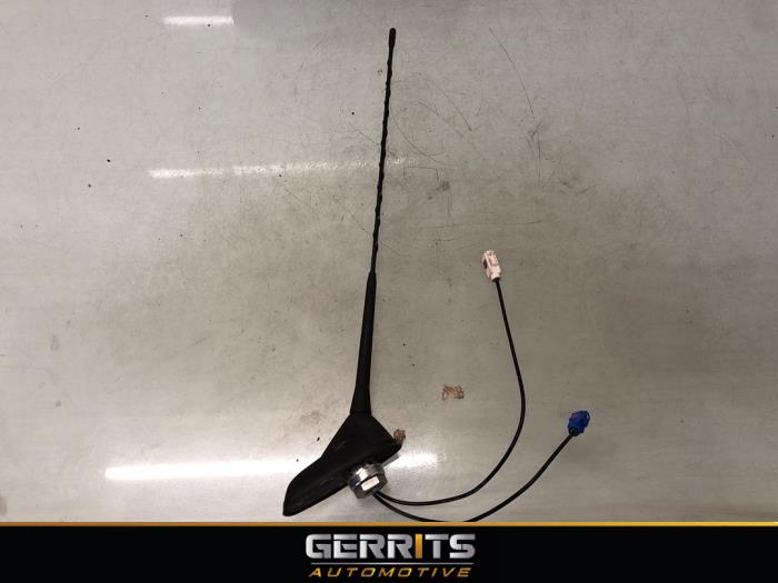 Używane Antena Citroen C4 Cactus (0B/0P) 1.6 Blue Hdi 100 Cena € 24,99 Procedura marży oferowane przez Gerrits Automotive BV