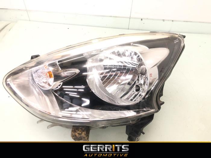 Używane Reflektor lewy Nissan Micra (K13) 1.2 12V DIG-S Cena € 99,99 Procedura marży oferowane przez Gerrits Automotive BV