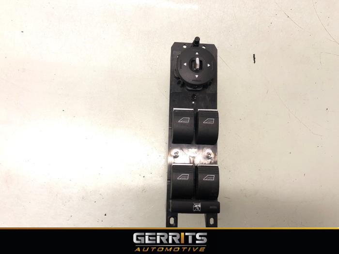 Usados Interruptor combinado de ventanillas Ford Focus 3 Wagon 1.6 TDCi ECOnetic Precio € 34,99 Norma de margen ofrecido por Gerrits Automotive BV