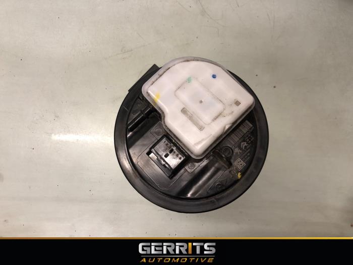 Usagé Pompe à carburant Opel Crossland (X) 1.2 Turbo 12V Prix € 99,99 Règlement à la marge proposé par Gerrits Automotive BV