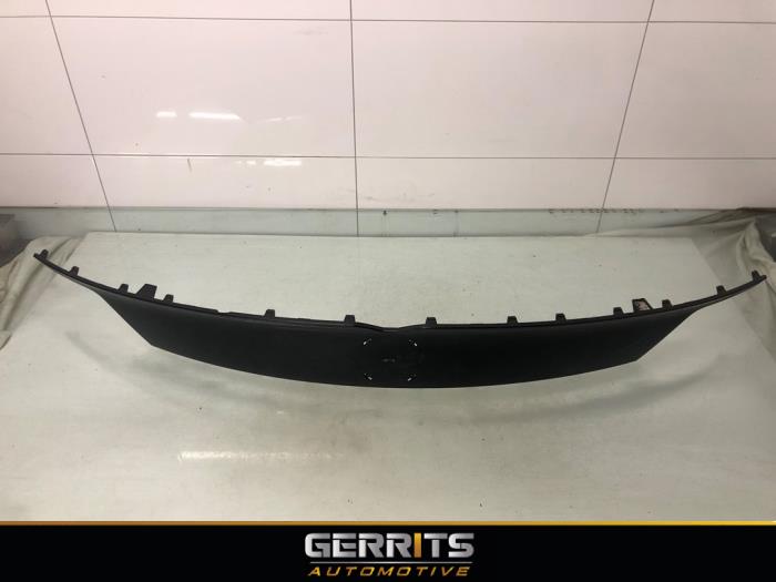 Używane Grill Opel Crossland (X) 1.2 Turbo 12V Cena € 149,99 Procedura marży oferowane przez Gerrits Automotive BV