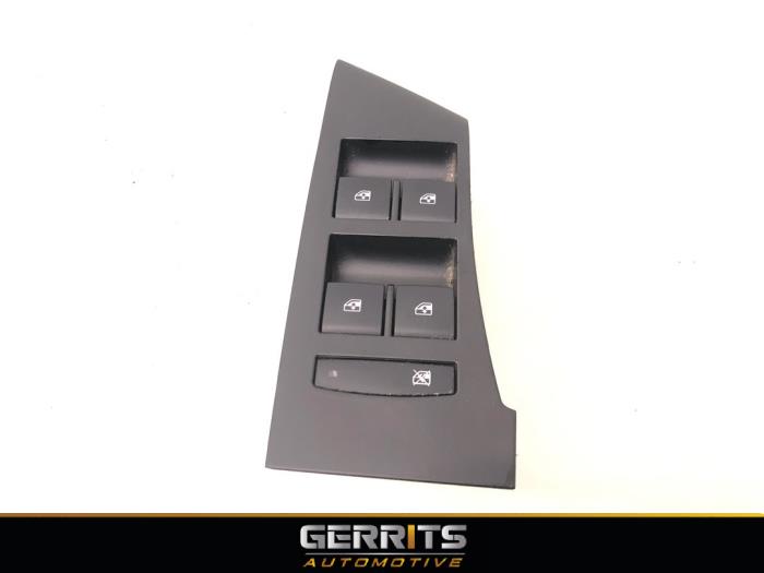 Usados Interruptor combinado de ventanillas Opel Astra J Sports Tourer (PD8/PE8/PF8) 1.3 CDTI 16V ecoFlex Precio € 19,99 Norma de margen ofrecido por Gerrits Automotive BV