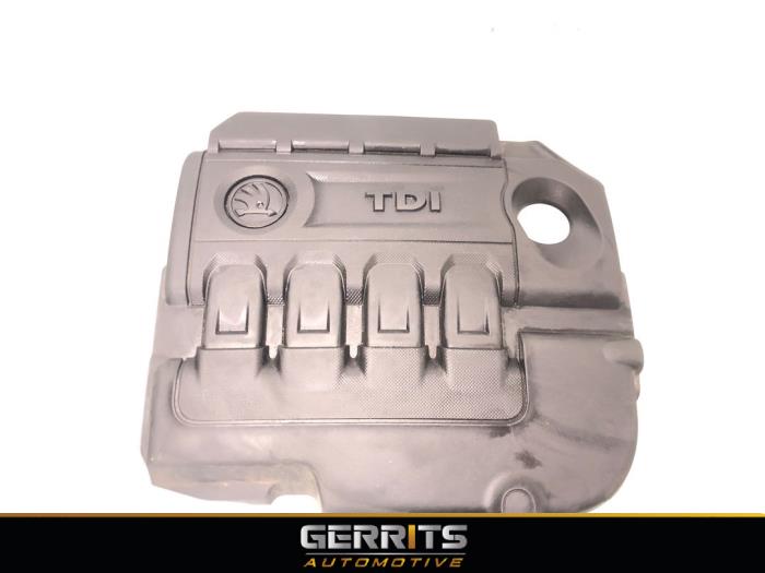 Usagé Couverture moteur Skoda Superb Combi (3V5) 1.6 TDI Prix € 49,99 Règlement à la marge proposé par Gerrits Automotive BV