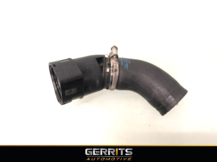 Usagé Tuyau intercooler Skoda Superb Combi (3V5) 1.6 TDI Prix € 34,99 Règlement à la marge proposé par Gerrits Automotive BV