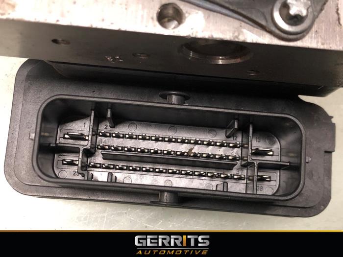 Pompe ABS d'un Opel Meriva (B) 1.4 Turbo 16V Ecotec 2013