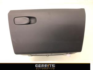 Usagé Boîte à gants Volvo V40 (MV) 2.0 D2 16V Prix € 24,99 Règlement à la marge proposé par Gerrits Automotive BV