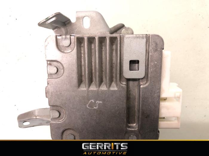 Gebrauchte Stromverteiler Toyota Yaris II (P9) 1.3 16V VVT-i Preis € 89,99 Margenregelung angeboten von Gerrits Automotive BV