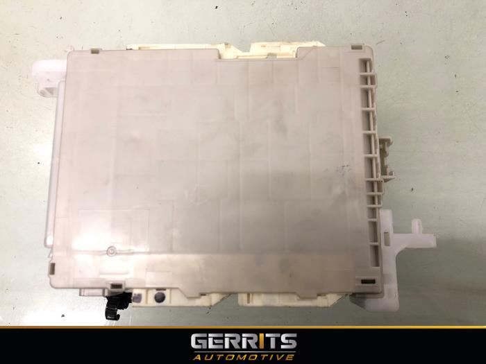 Usagé Module électronique central Toyota Yaris III (P13) 1.5 16V Hybrid Prix € 74,99 Règlement à la marge proposé par Gerrits Automotive BV