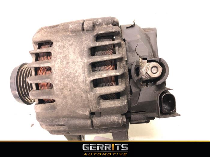 Dynamo van een Ford Transit Connect (PJ2) 1.6 TDCi 16V 75 2015