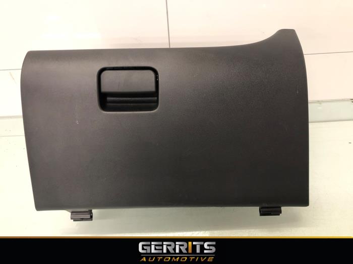 Begagnade Handskfack Mitsubishi Space Star (A0) 1.0 12V Pris € 24,99 Marginaltabell erbjuds av Gerrits Automotive BV