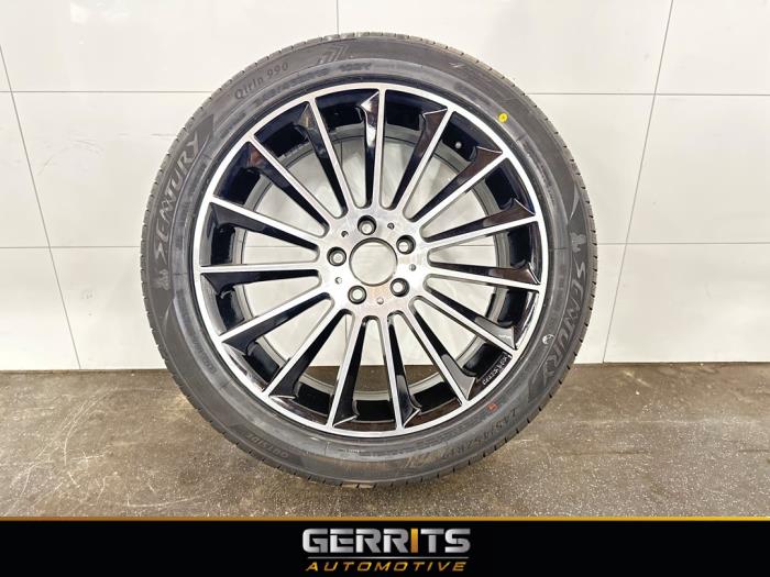 Begagnade Hjul + däck Mercedes E (W214) E-300e 2.0 Turbo 16V Pris € 299,90 Marginaltabell erbjuds av Gerrits Automotive BV