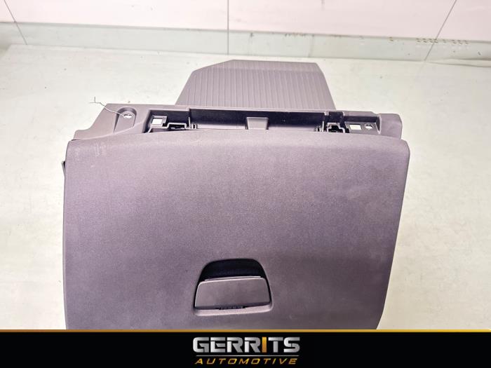 Begagnade Handskfack Peugeot 208 I (CA/CC/CK/CL) 1.2 Vti 12V PureTech 82 Pris € 24,99 Marginaltabell erbjuds av Gerrits Automotive BV