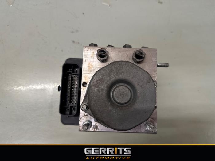Usagé Pompe ABS Peugeot 308 SW (L4/L9/LC/LJ/LR) 1.2 12V e-THP PureTech 130 Prix € 99,99 Règlement à la marge proposé par Gerrits Automotive BV