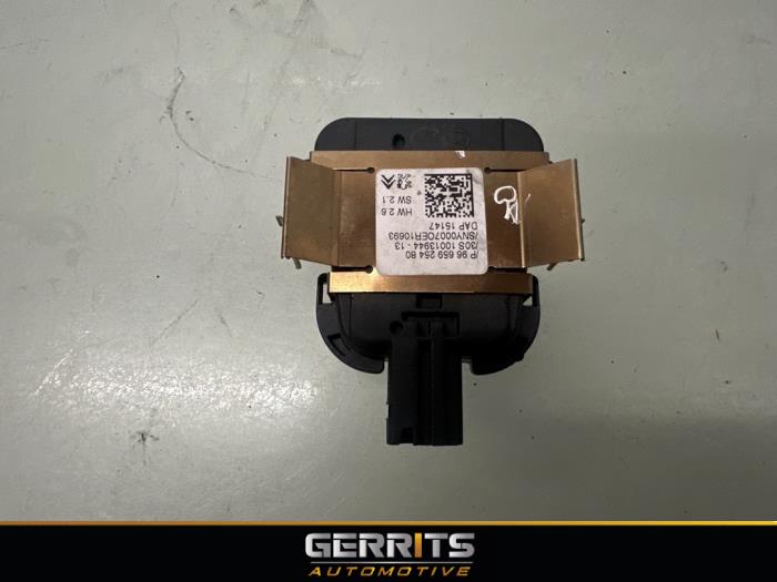 Begagnade Regnsensor Peugeot 208 I (CA/CC/CK/CL) 1.6 Blue HDi 100 Pris € 19,99 Marginaltabell erbjuds av Gerrits Automotive BV
