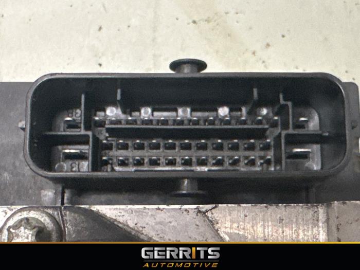 ABS Pumpe van een Seat Ibiza IV SC (6J1) 1.6 16V 2009